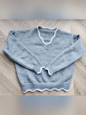 MissLook- Grey V-Neck Women's Sweater with Fantasy White Trim